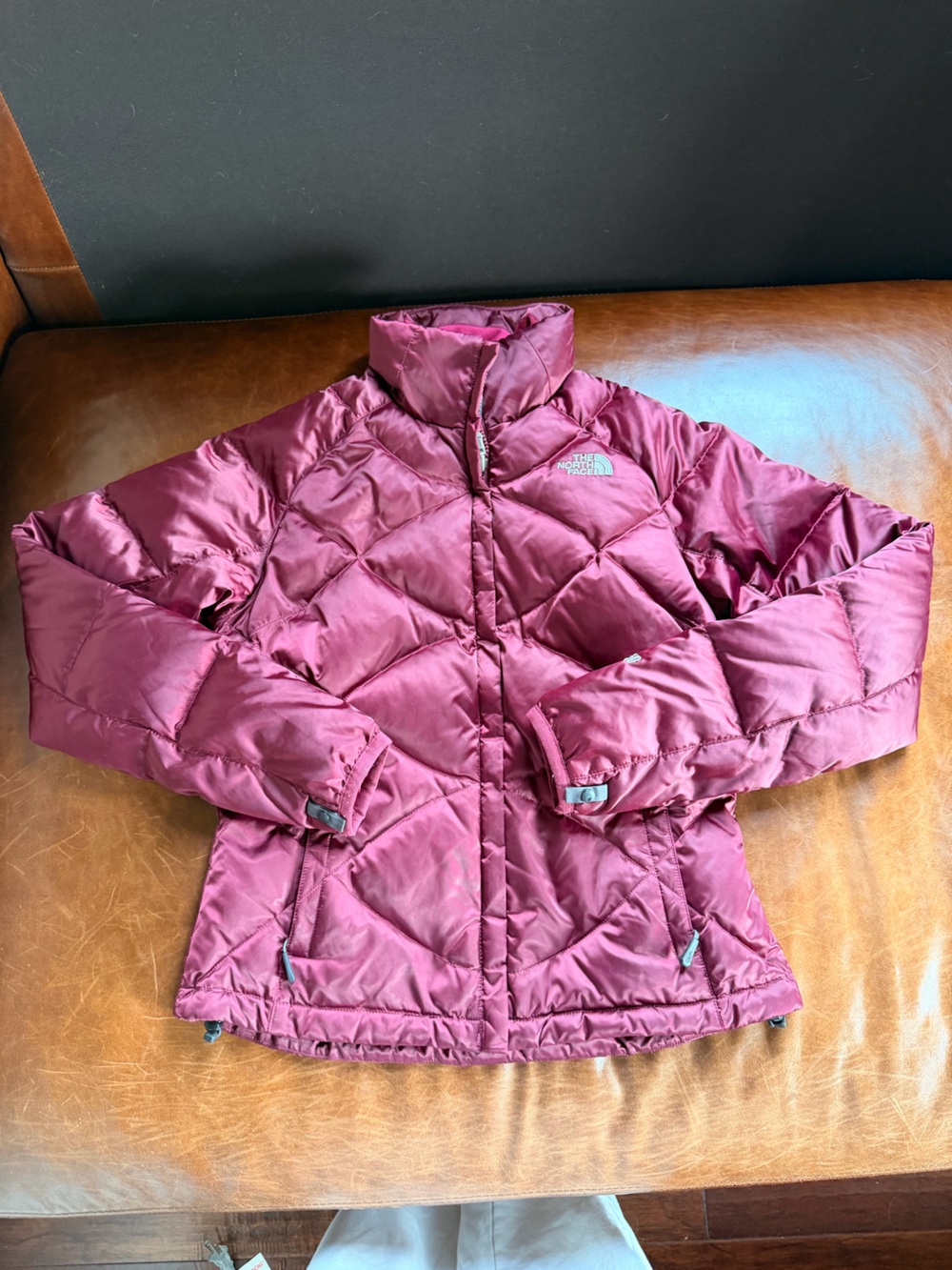 The North Face 550 Fill Goose Down Diamond Quilted Jacket in Burgundy